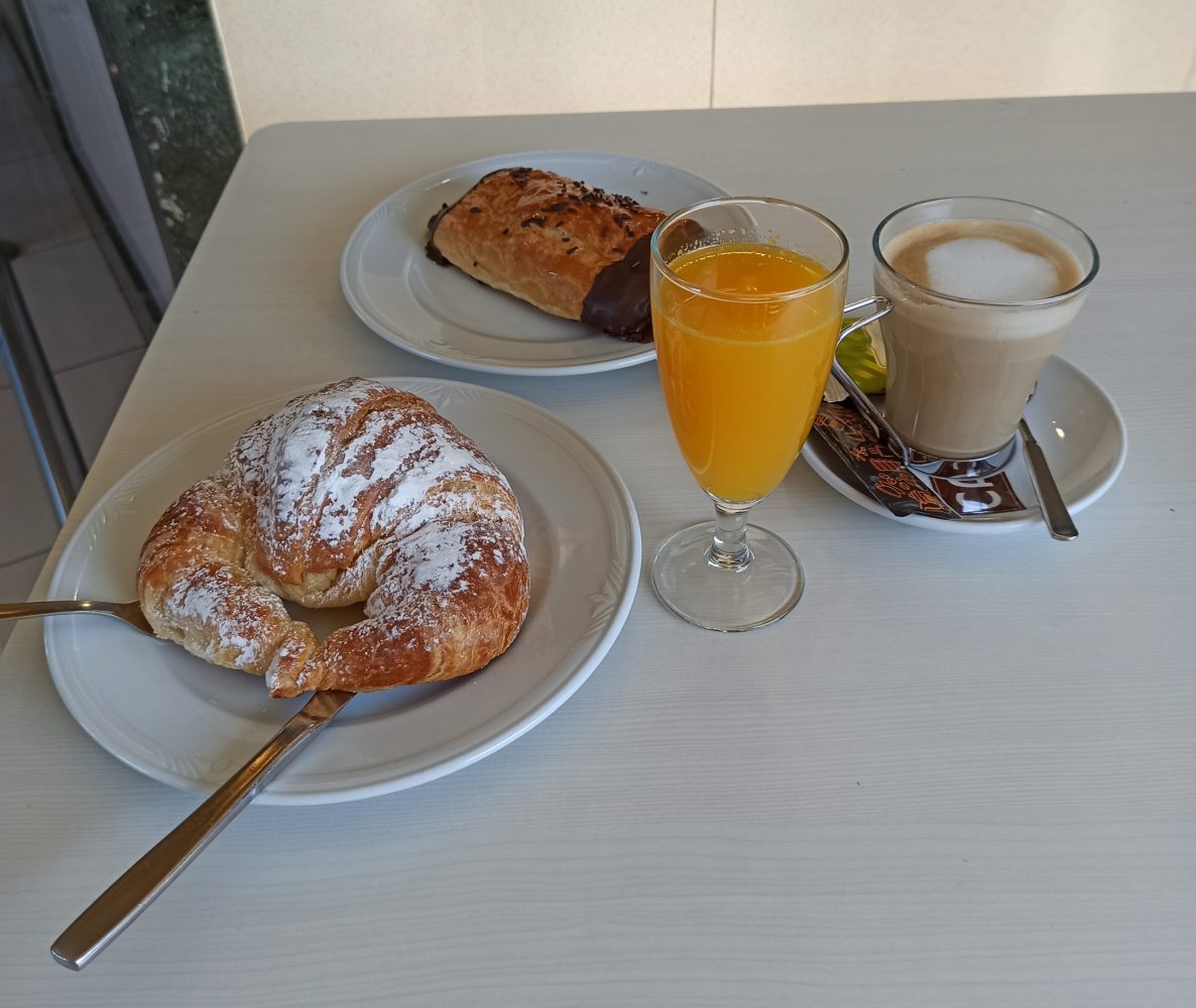 cafeteria-desayuno-hostal-vigo-o-rancheiro-meixoeiro